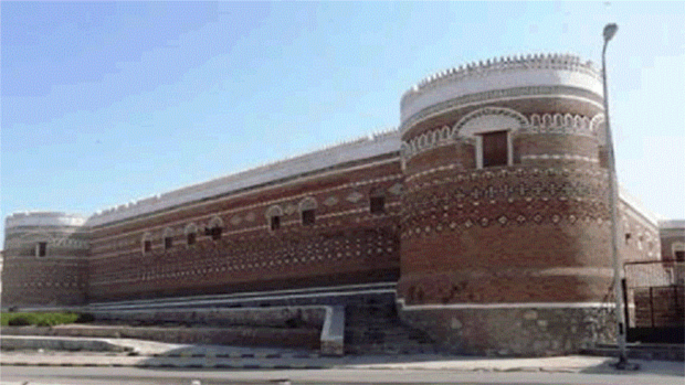 قطاع الإعلام بالحديدة يدين إغلاق القنوات الوطنية من قبل