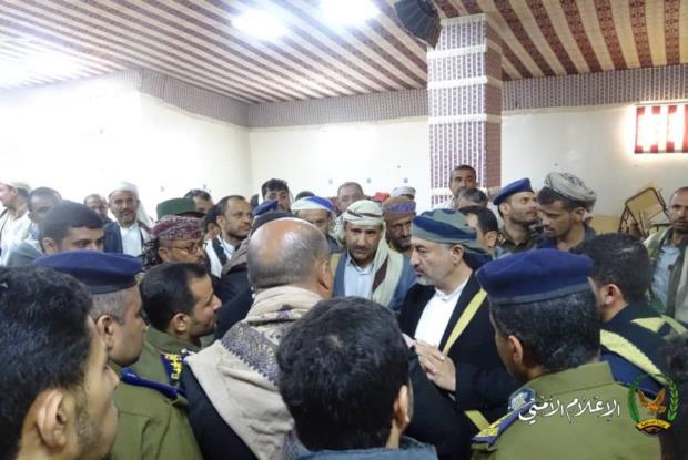 وزير الداخلية يلتقي القيادات الأمنية لمحافظة حجة.