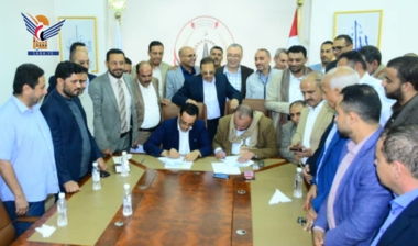 توقيع اتفاق لآلية جديدة لتحصيل رسوم صندوق دعم المعلم ب5 ريالات من كل كرتون مياه وعصائر منتجة محليا
