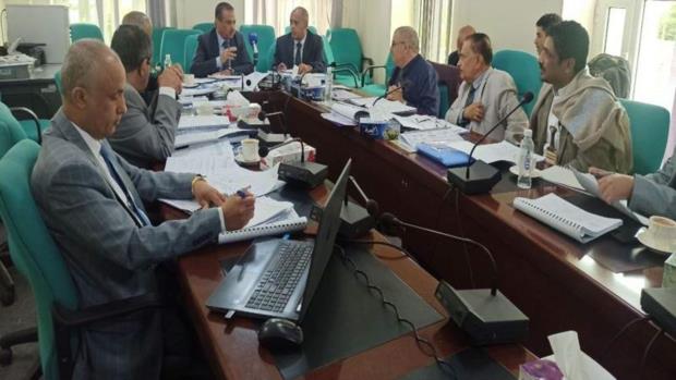 وزير النقل يؤكد جهوزية مطار صنعاء الدولي لتفويج ضيوف الرحمن