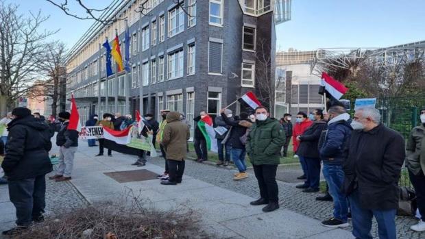 وقفة أمام السفارة الإماراتية في برلين تنديداً بجرائم العدوان