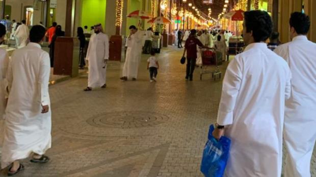 تحذيرات من خفض رواتب العمالة في الكويت