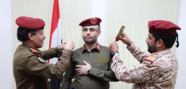 الأكاديمية العسكرية العليا تمنح الرئيس المشاط الماجستير في العلوم العسكرية ولقب الركن