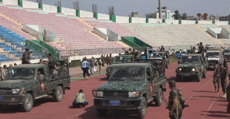 الوحدات الأمنية في إب تحتفي بذكرى العيد السادس لثورة 21 سبتمبر بعرض عسكري