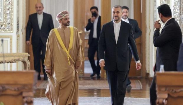 أمير عبد اللهيان: الأشقاء العمانيون يبذلون جهوداً دائمة لإلغاء العقوبات على إيران