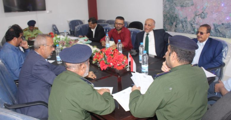 اجتماع مشترك لمناقشة اشتراطات الأمن والسلامة في المنشآت والمراكز التجارية