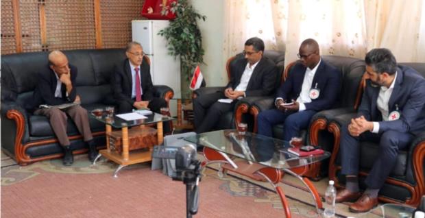 اجتماع بصنعاء يناقش أنشطة الصليب الأحمر في القطاع السمكي ودعم الصيادين