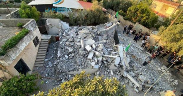 العدو الإسرائيلي يجبر عائلة مقدسية على هدم منزلها ذاتيًّا