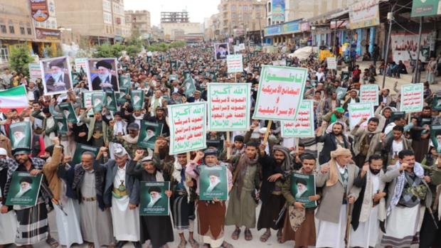 شهدت مديريات دمت والحشا وقعطبة وجبن بمحافظة الضالع اليوم، مسيرات جماهيرية حاشدة إحياء لذكرى غزوة بدر الكبرى، وتضامنا مع إيران ولبنان في مواجهة العدوان الصهيوني الأمريكي.