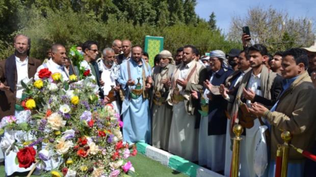 النعيمي وقيادات وزارة الزراعة يزورون أضرحة الشهداء الصماد والرهوي والغماري