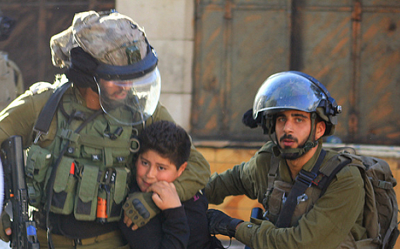 1800 طفل فلسطيني اعتقلهم العدو الصهيوني منذ بدء حرب الإبادة