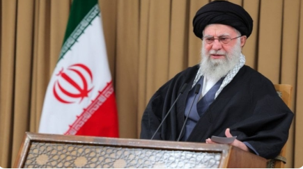 السيد الخامنئي يحذّر: أي حرب تشعلها واشنطن ضد إيران ستتحول إلى حرب إقليمية