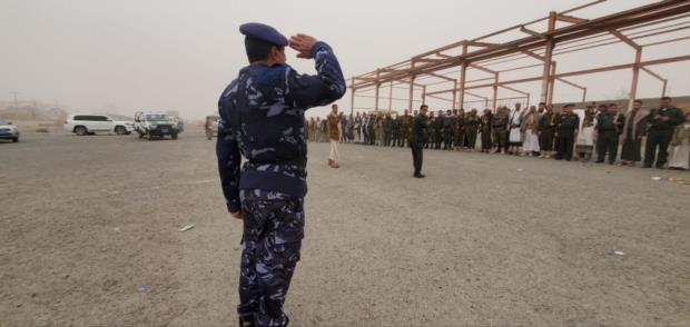 وكيل محافظة البيضاء يتفقد رجال الأمن المرابطين بمربع رداع