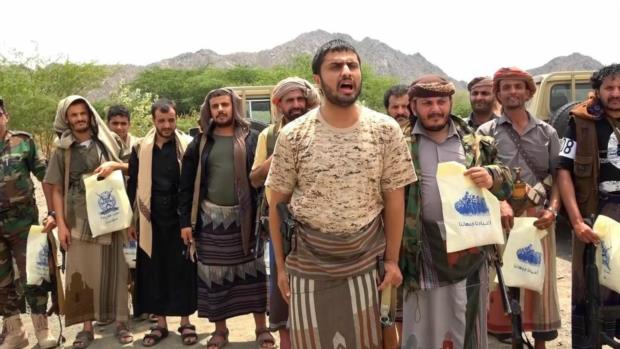 وفد من محافظة ريمة يزور المرابطين في جبل رأس ويقدّم قافلة عيدية