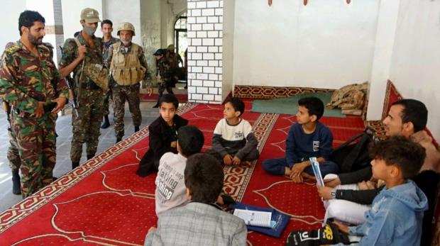 قيادات من قوات الأمن المركزي بأمانة العاصمة تتفقد سير العمل في عدد من المراكز الصيفية