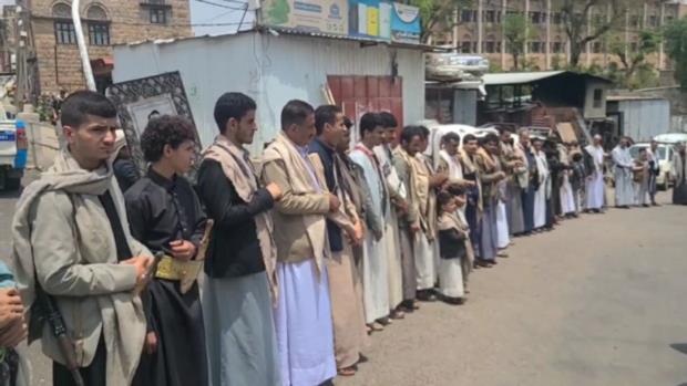 المحويت.. أمن المحافظة ينظم وقفة احتجاجية تأييداً ومباركة بالإنجاز الأمني الكبير
