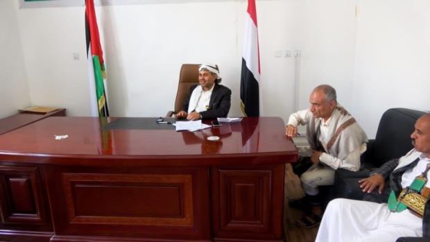 محافظ عمران يرأس اجتماعاً لتعزيز التنسيق بين الأجهزة الأمنية والسلطة القضائية
