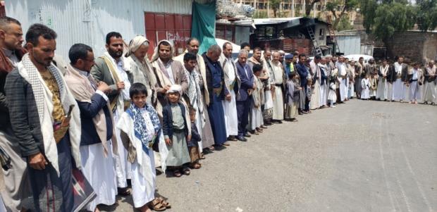 أمن المحويت ينظم وقفة تضامنية لتفويض القيادة والتأكيد على خيار الحصار بالحصار والتصعيد بالتصعيد